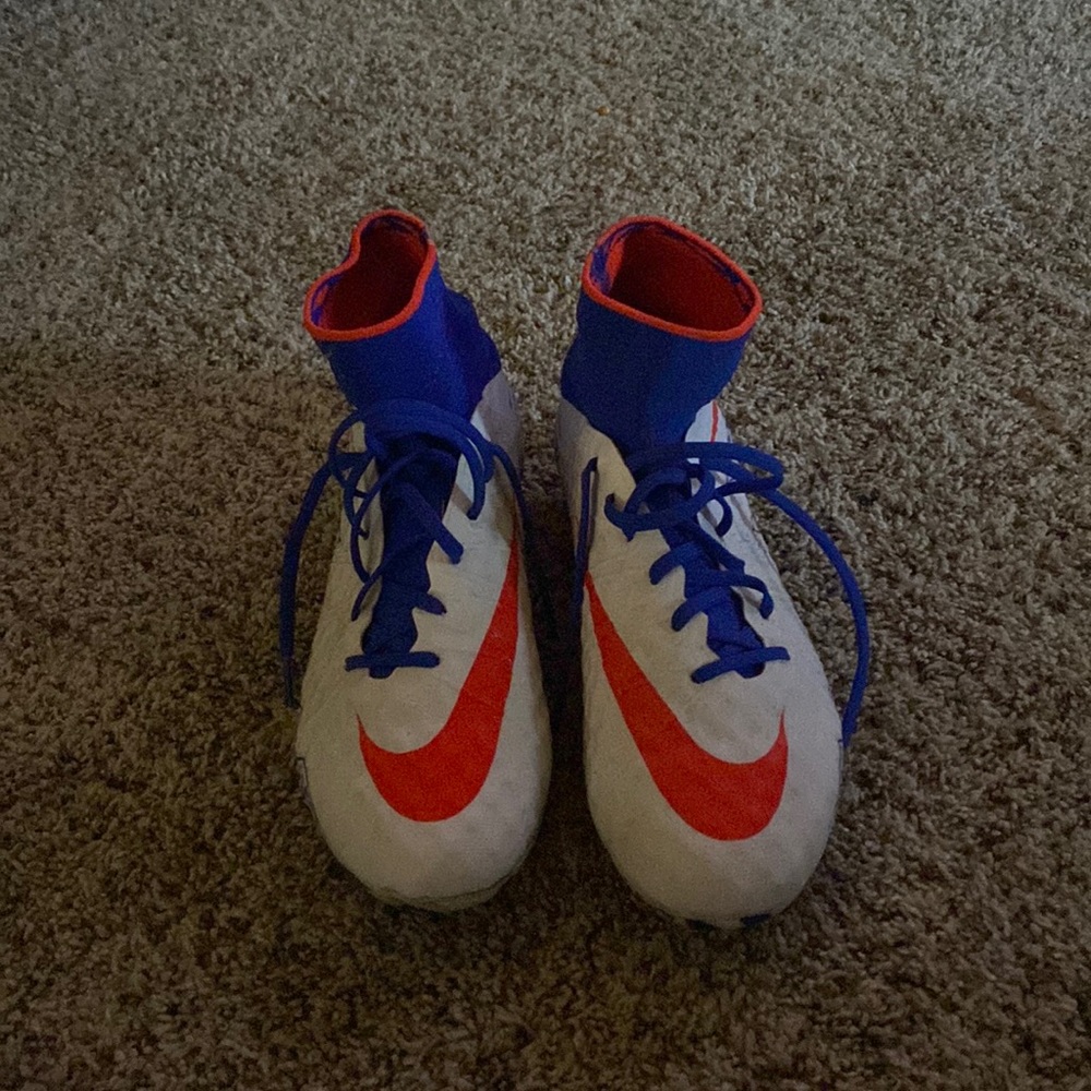 Womens size 7 1/2-8 soccer cleat